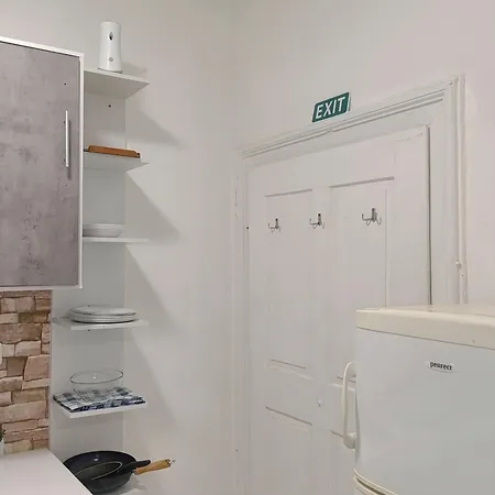 For Four People Nina *