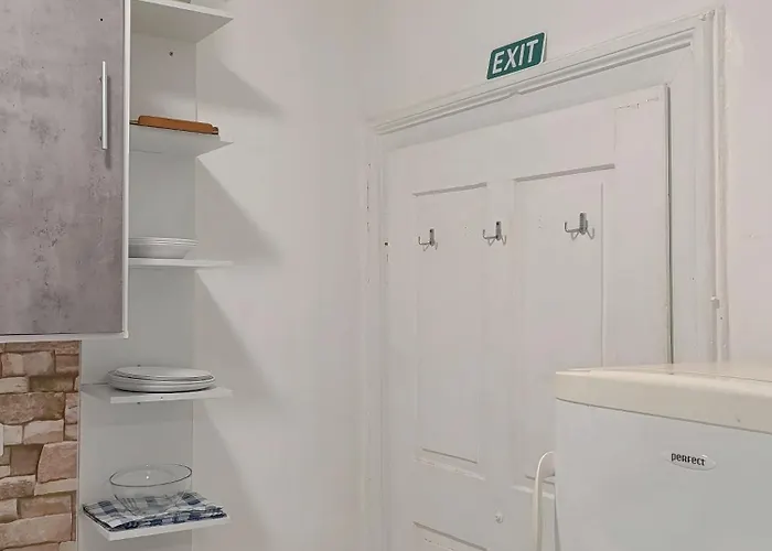 For Four People Nina *